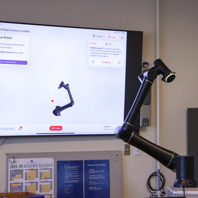 Collaborative robotic arm in the classroom